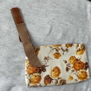 Maliparmi flowery clutch